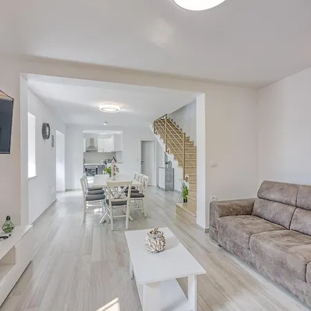 Σπίτι διακοπών Ferienlandhaus Zvanya *