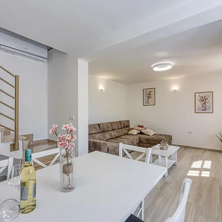 펜션 Ferienlandhaus Zvanya Kozljak