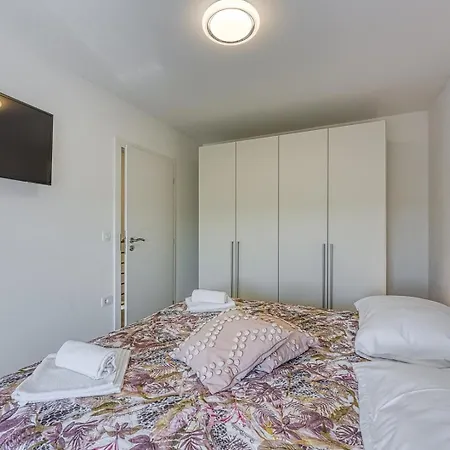 Ferienlandhaus Zvanya 펜션 *