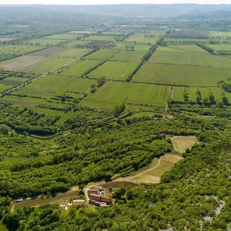 펜션 Ferienlandhaus Zvanya *