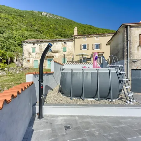 펜션 Ferienlandhaus Zvanya Kozljak