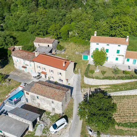 Ferienlandhaus Zvanya 펜션 Kozljak